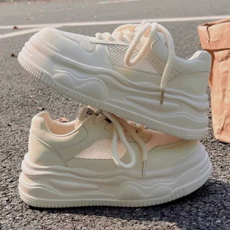 Белые туфли для женщин, новинка 2025 года, летние туфли с сеткой, дышащая сетка, утолщенная подошва, туфли с юбкой, спортивная повседневная обувь