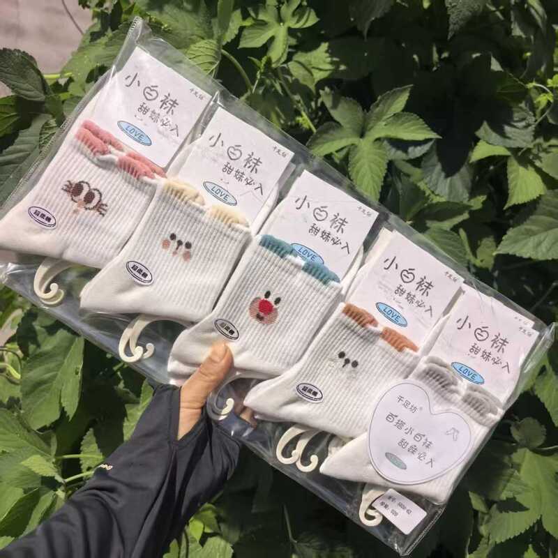 Qianzu Spun Women's Mid-Calf White Socks, Sports Cotton Socks, All-in-One Knitted White Socks, Fresh, Cute, and Sweet, Autumn 2026 Qianzu Spun Women's Mid-Calf White Socks, Sports Cotton Socks, All-in-One Knitted White Socks, Fresh, Cute, and Sweet, Autumn 2026