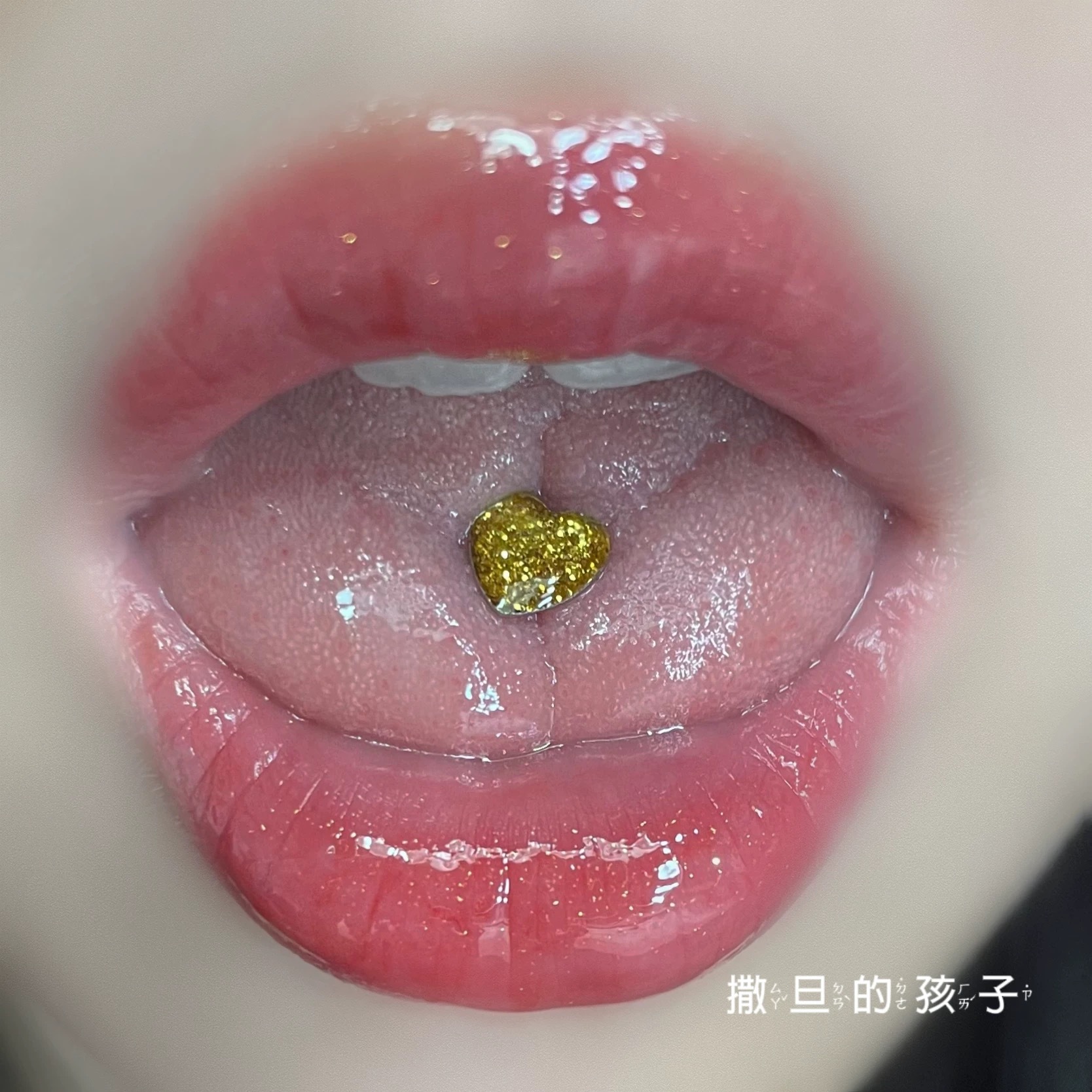 16G labret stud size and finish detail