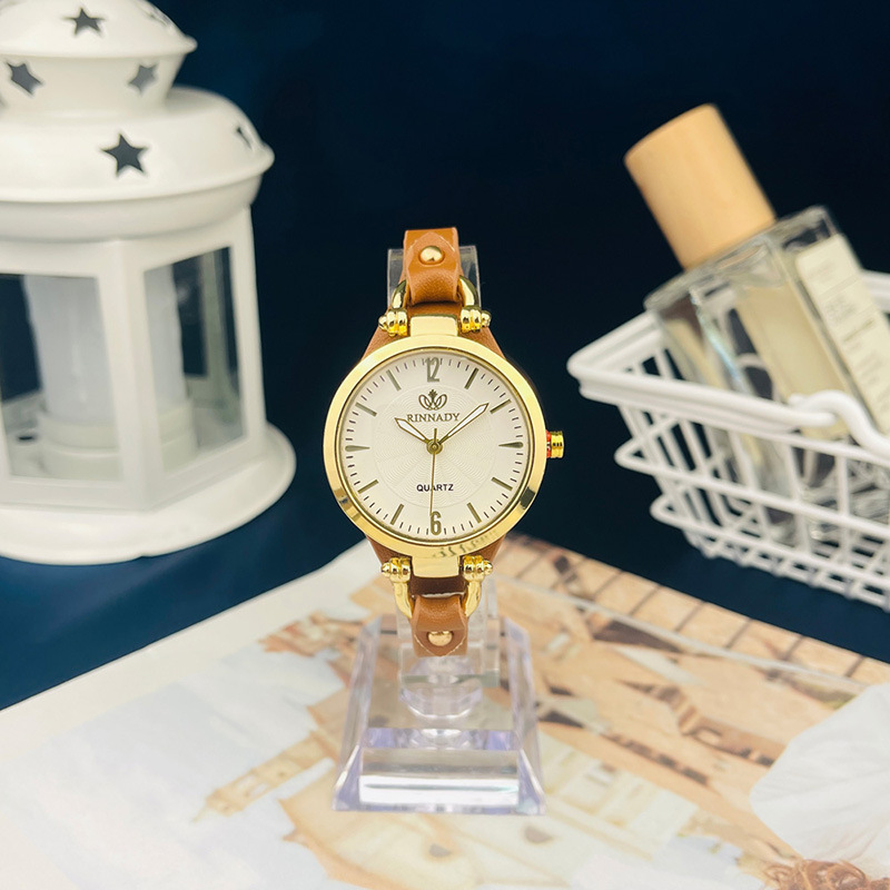 国境を越えた対外貿易の新型パンクリベットさんの腕時計は、カジュアルでシンプルな細いベルト石英時計卸売りを生放送している