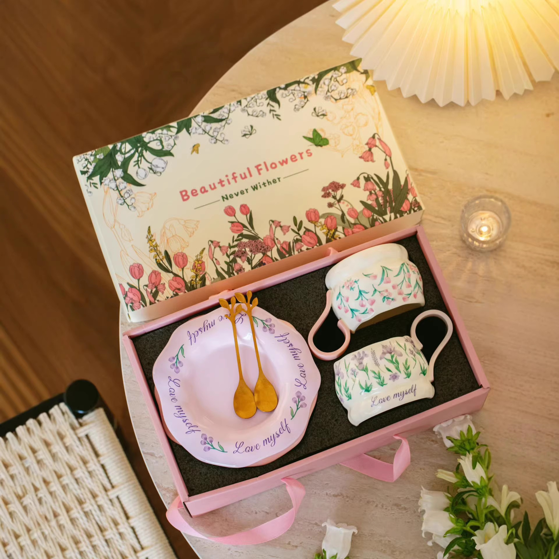 Creativo lirio campanas de flor de cerámica taza de plato combinación de té de la tarde taza de café de alta cara para chicas taza de regalo de agua