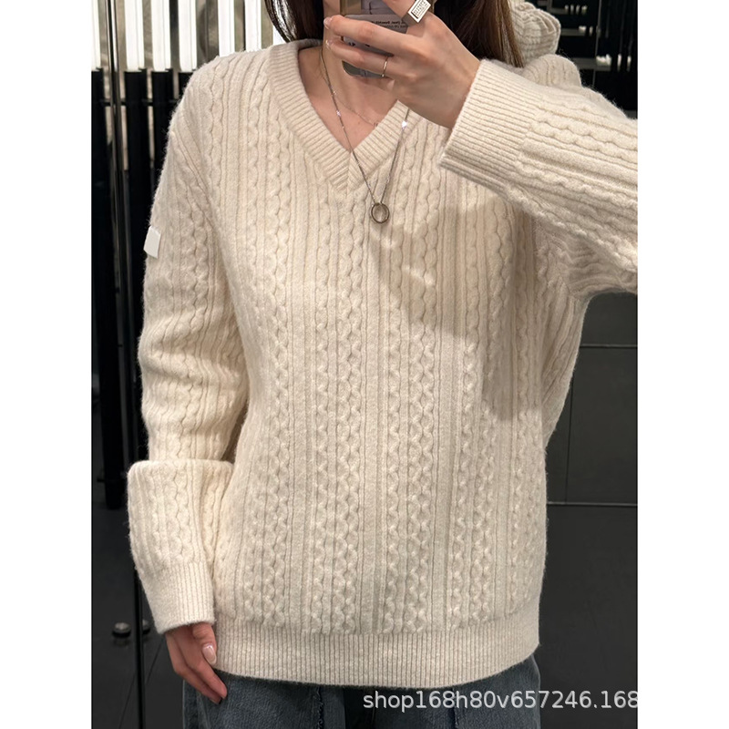 2025早秋新款v领麻花套头宽松绣标羊毛针织毛衣女慵懒风百搭上衣