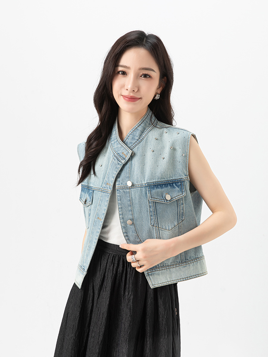 Áo gi lê denim vạt chéo Xinge không tay, may thủ công đính kim cương, dáng rộng suông — Màu xanh lam nhạt