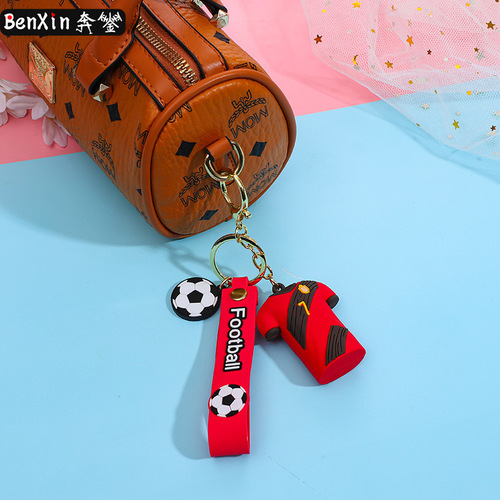 Creative football Ronaldo uniform keychain car pendant cute claw machine gift exquisite bag pendant wholesale