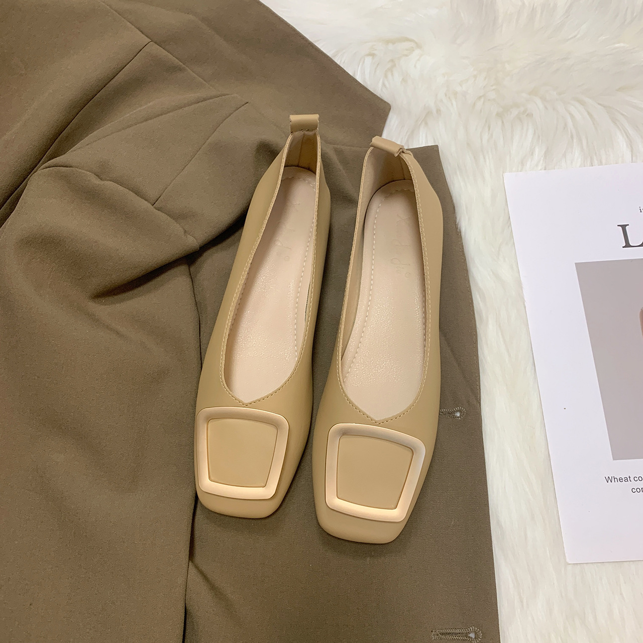 JIJI Studios hebilla de cabeza cuadrada boca baja zapatos individuales mujer primavera y otoño nuevo estilo suela blanda zapatos de leche de un solo pie
