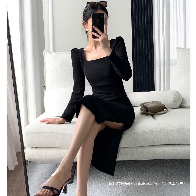 秋冬黑色连衣裙女2024新款长袖气质显瘦赫本风方领包臀打底裙