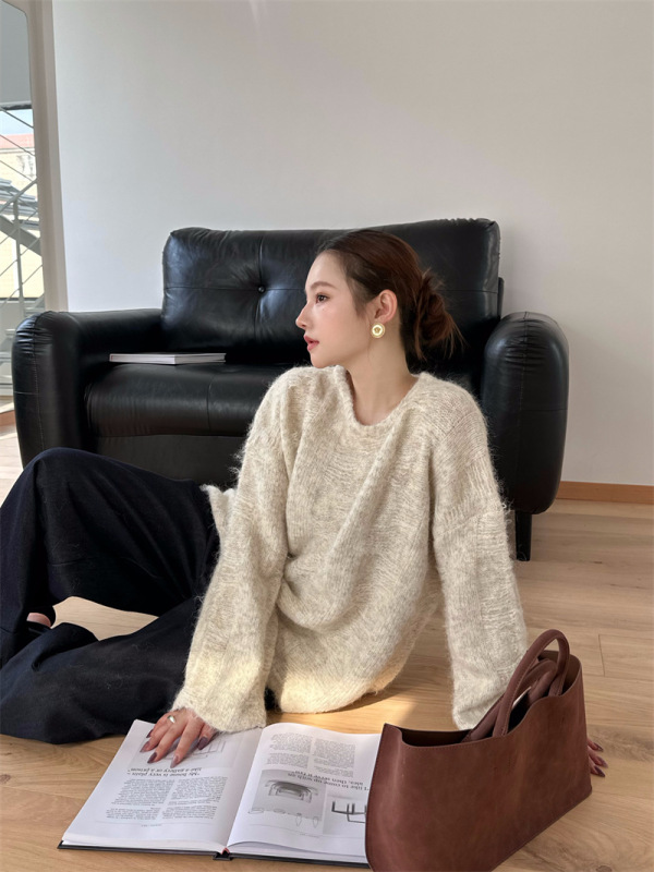 【实拍】松弛雾感羊毛早秋新款宽松休闲圆领毛衣慵懒风针织上衣女|undefined