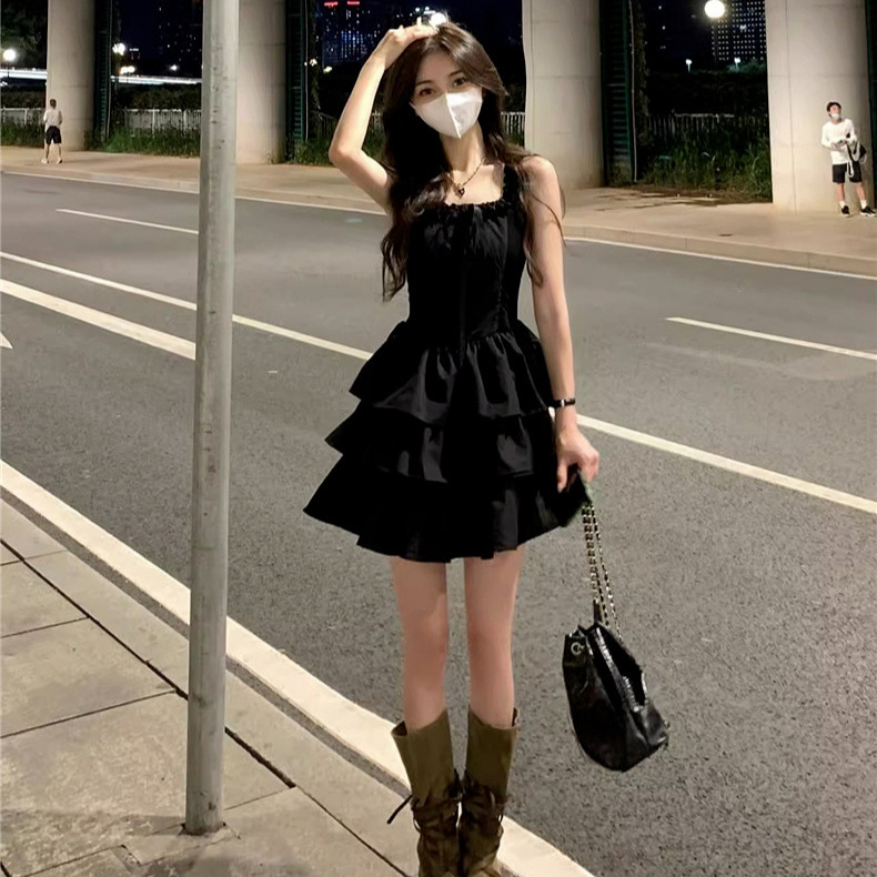French-Style Black Spaghetti Strap Dress for Women, Summer 2026 New Model, Off-Shoulder, Waist-Cinching, Slimming, Elegant Princess Puffy Dress
