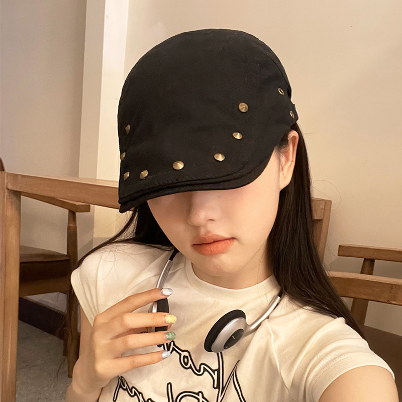 Retro remaches hacia adelante sombrero mujer primavera y verano versátil hip-hop sombrero pintor retrógrado delgado boina casual muestra cara pequeña