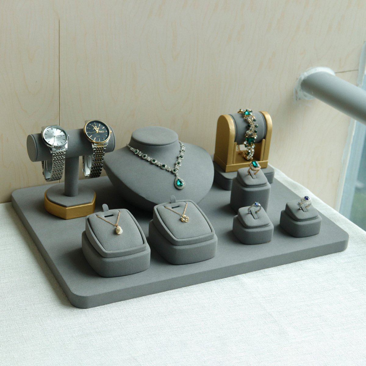 ¿̨˻ɫ鱦չʾ׹μָܽм