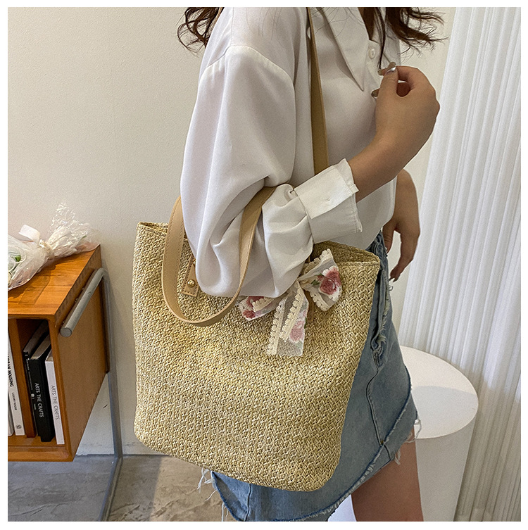 Women's Medium Straw Solid Color Vacation Beach Weave Bucket Zipper Bucket Bag display picture 11