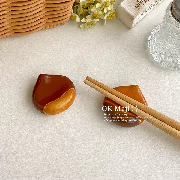 Cute chestnut ceramic chopstick rest, creative desktop ornament, Japanese-style chopstick holder, high-end new model for home use