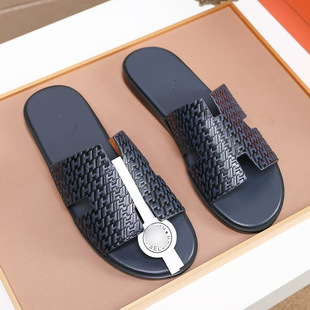 �W��վһ���ϛ�Ь���mɳ��Ь����H��ţƤ����Ь�ļ����e��aţƤ