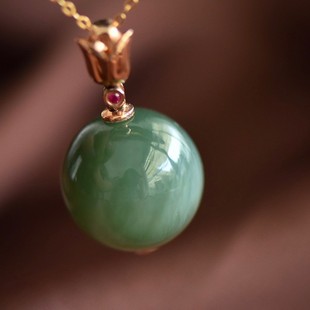 Fubei Diamond Jewelry [18K Gold Inlaid with Natural Hetian Jasper Round Bead Cat's Eye Pendant] Overall Size 16*27mm