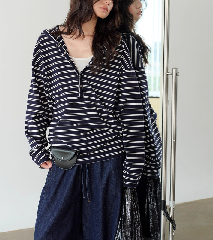 Jusln Light Sports Hooded Buttoned Hem Naturally Slightly Piled Loose Off-Shoulder Long-Sleeved Stripesd Top