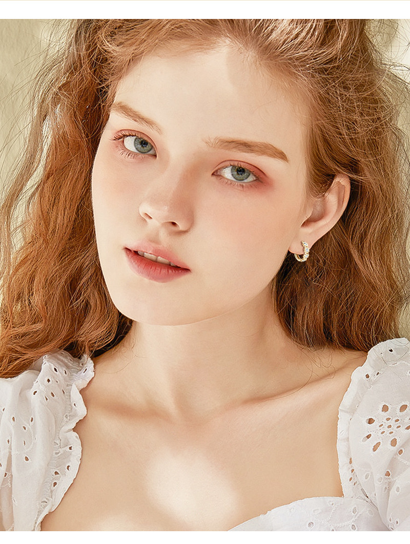 Cute Daisy Moissanite Earrings: A Sweet Rose Gold Accent for Girls' Fashion Jewelry Collection