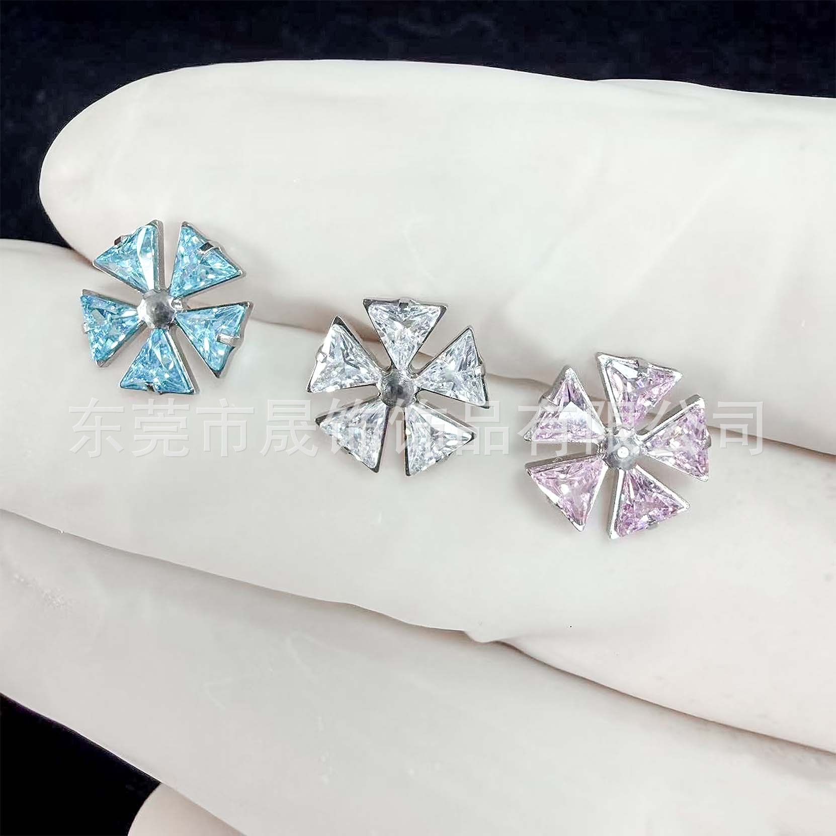 F136 Titanium 风车 Studded Cubic Zirconia Ear Stud Helix Cartilage Stud G23 Implant Grade Titanium 人体 Piercing Jewelry Accessories 头