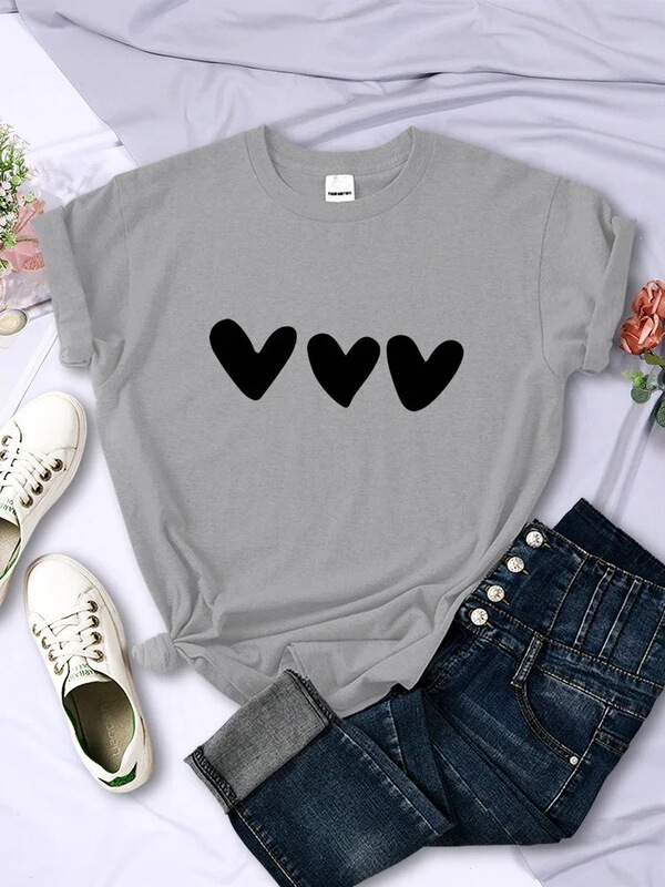 Black Heart Print Women's T-Shirt, Unique Street Style Short-Sleeve Soft T-Shirt, Casual Breathable Women's Top
