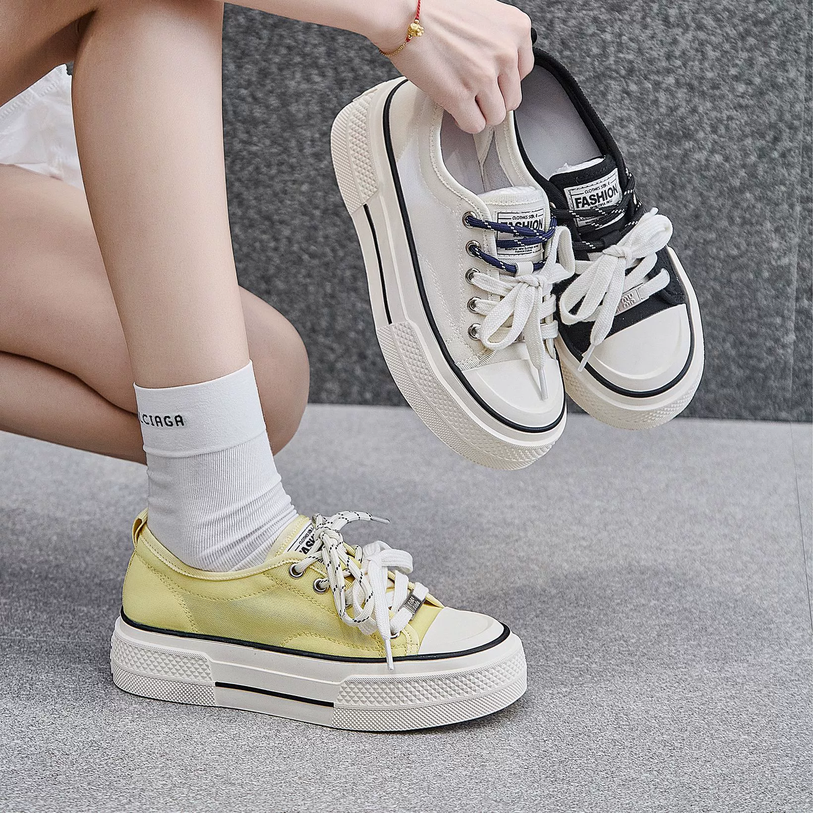 Двухцветные шнурки сетчатая пряжа дышащая маленькая белая обувь 2025 летняя толстая подошва, дикая сетка, модная повседневная обувь, дикая женская обувь