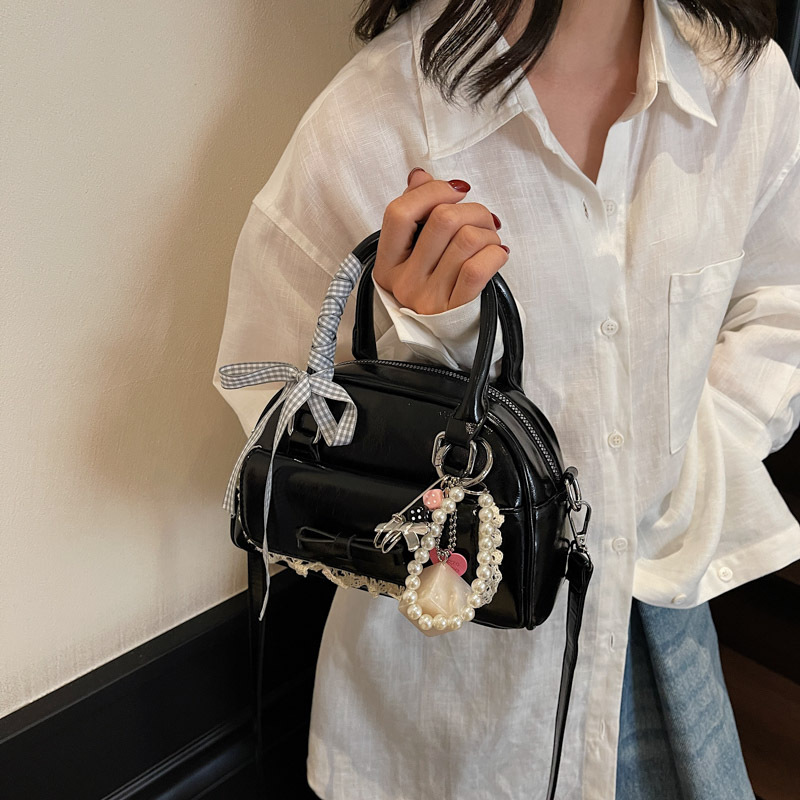 Bolsos pequeños portátiles populares de este año para mujer 2025 nueva moda bolsa de mensajero estilo occidental bolso de hombro casual coreano