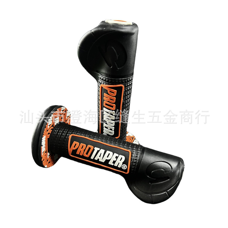 검정색 바탕에 주황색 쌍