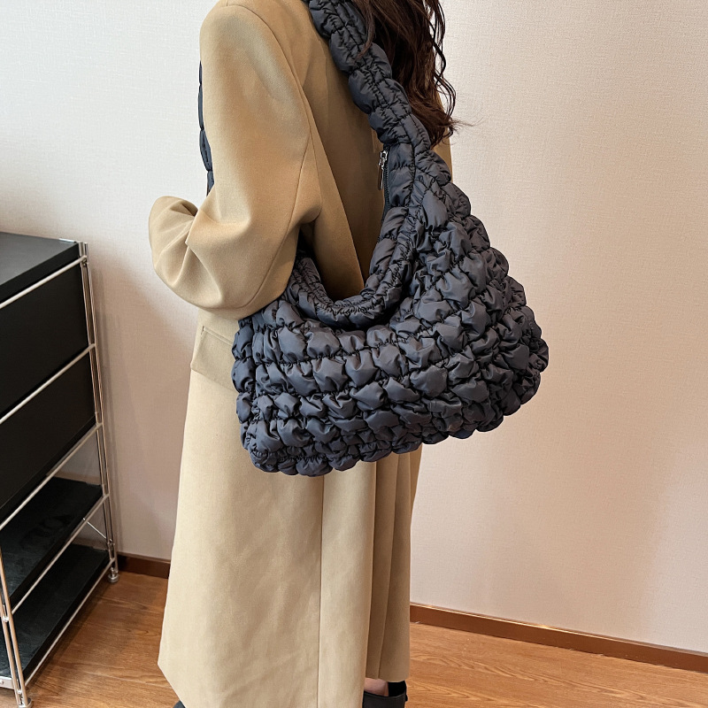 Popular Women's 2023 New Personalized Design Pleated Cloud Large Capacity One Shoulder Crossbody Tote Bag_voghion.com