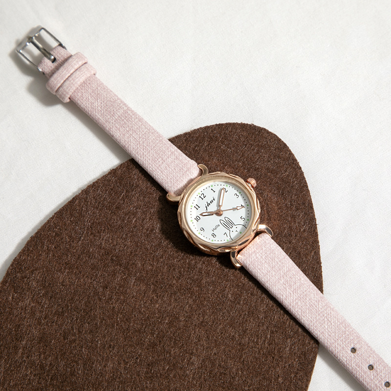 Small dial, diamond-shaped, cute rabbit design, suitable for middle and high school students, Instagram style, elegant women's wristwatch.