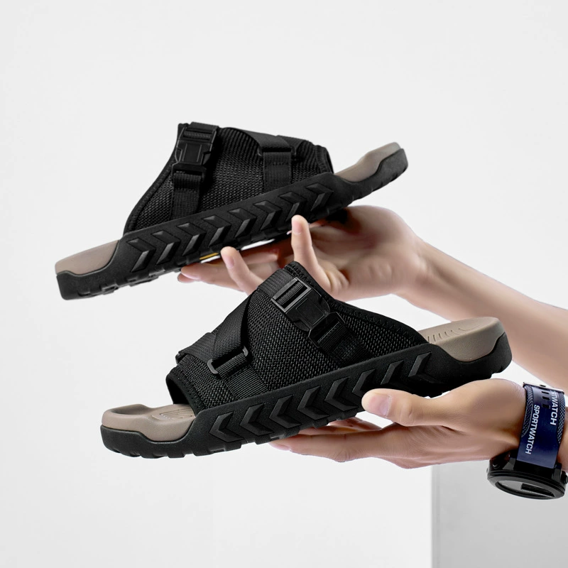 Трансграничные летние большие размеры на берегу моря