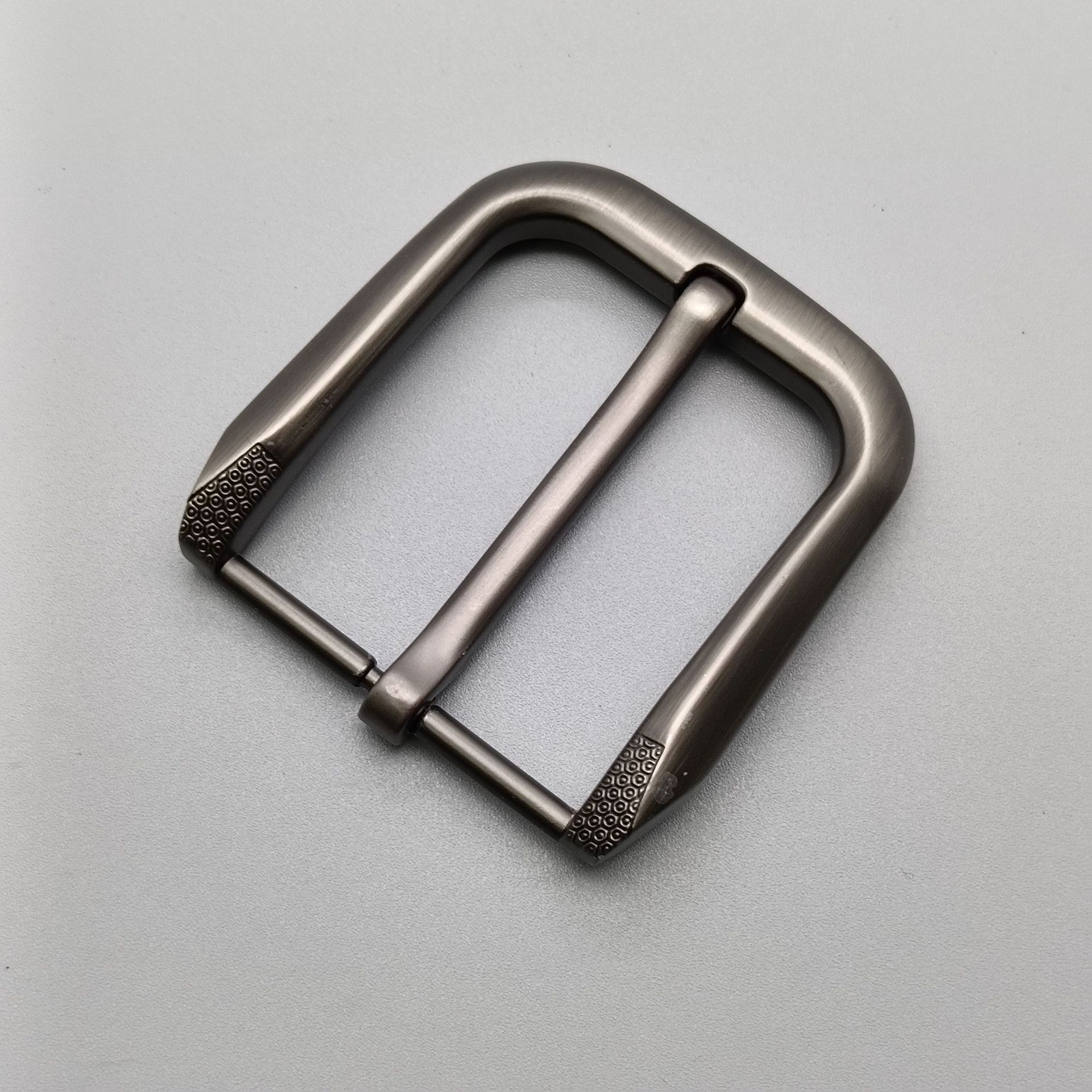 Comercio exterior al por mayor cinturón de aleación para hombres de alta gama hebilla 4.0 cinturón hebilla tipo aguja pistola de cuero dibujo negro