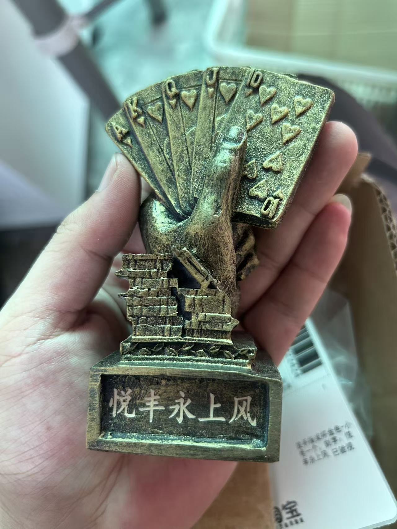 Texas poker medalla en forma de mano titular de la medalla de resina material trofeo regalo