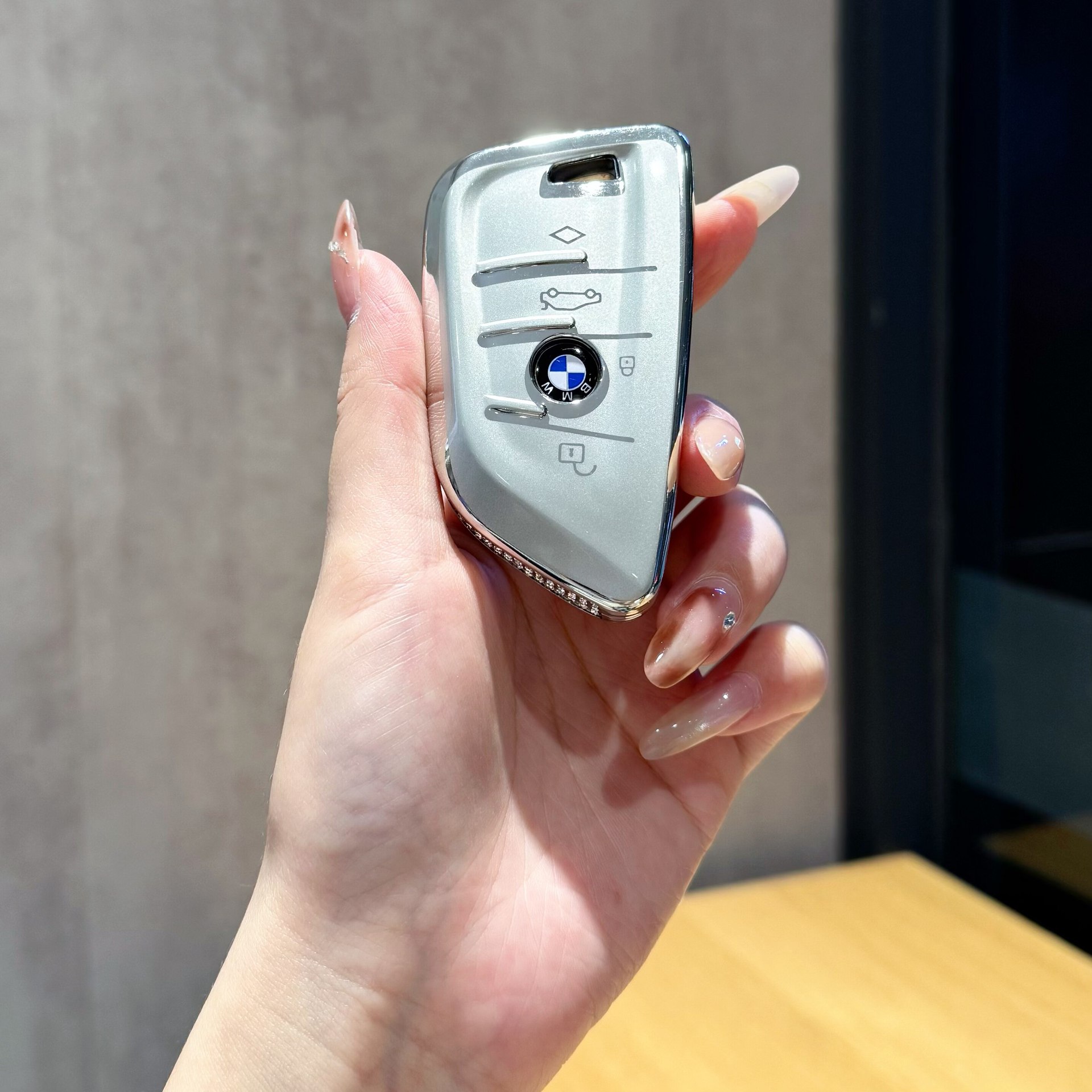Suitable for BMW key cases, new 3 Series 330li, 5 Series 530li, X1, X2, X3, X4, X5, blade-style women's key case