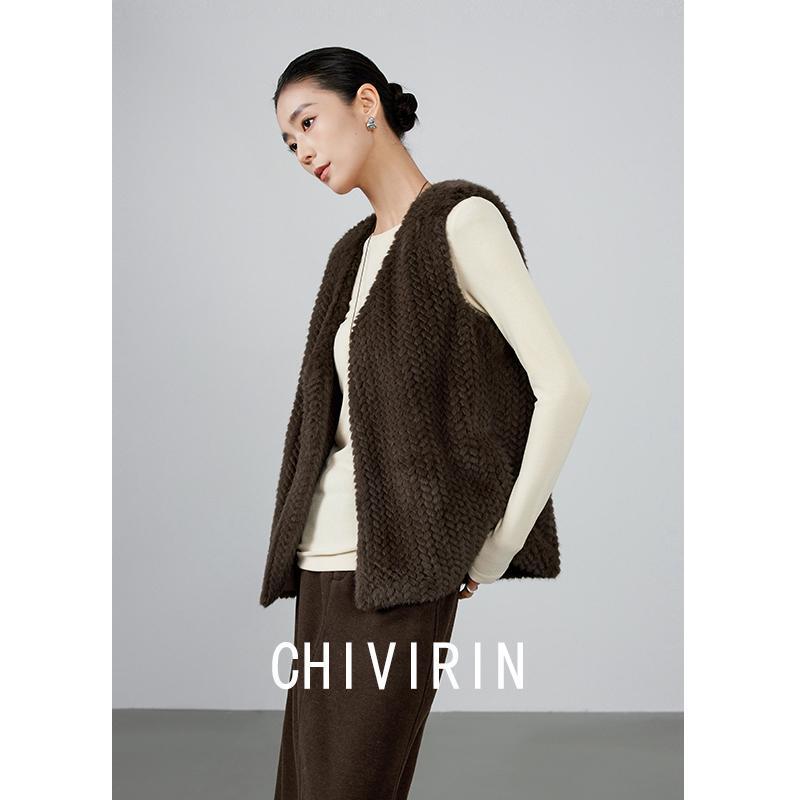 Autumn and Winter New 2025 Sleeveless Slim-Fit Versatile Vest Jacket for Women with Unique Design and Stylish Commuter Style in Coffee Color
