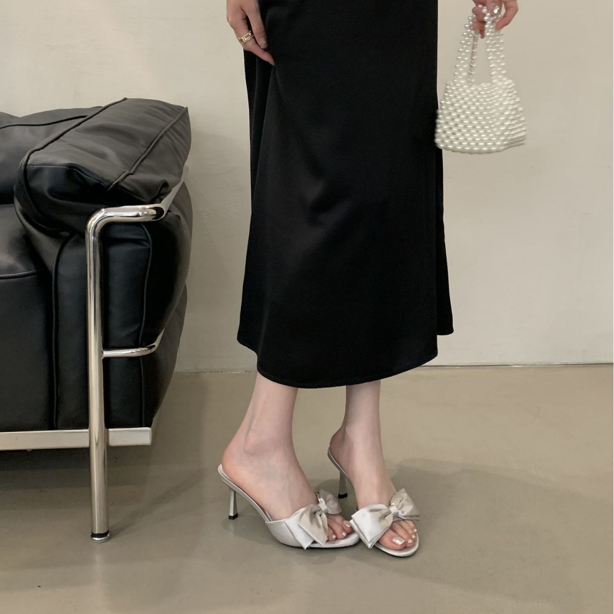 Ciabatte con tacco a spillo in raso e fiocco da donna_voghion.com