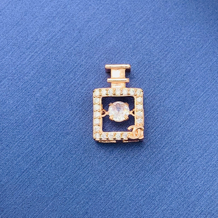 百種類のペンダントは心のままにファッションの経典を配合します。カップルの美しいペンダントは親友のアクセサリーを送ります。