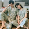 Wide-bars gray green-short-sleeved trousers