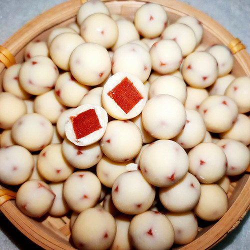 Xinjiang Fruit Full Tian Shan Famous Yogurt Honeysuckle Balls, Appetizer Leisure Food 500g Independent Packaging Children Snacks