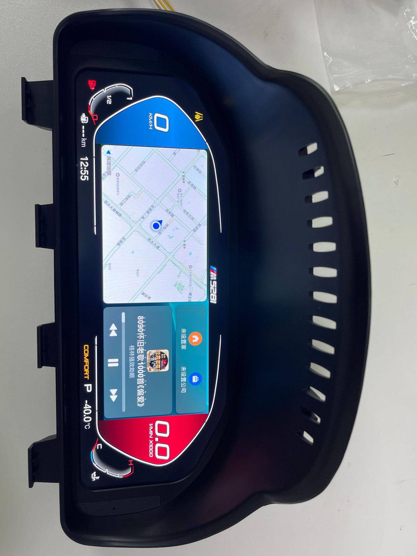The Car Dashboard Is Compatible with Bmw M5, X5, X6Y and Supports Carplay Connectivity, with a Dedicated High-Definition Capacitive Screen