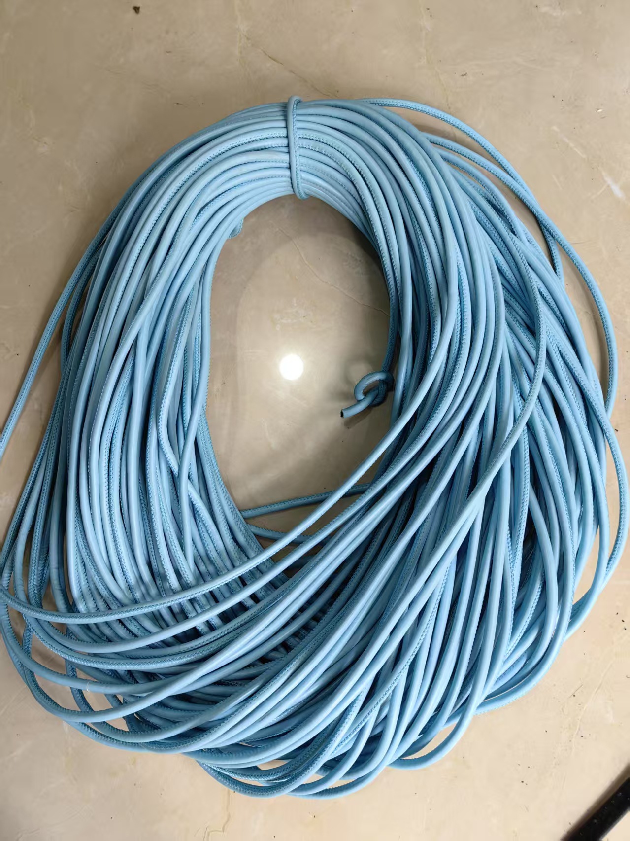 Coser de coche hecho a mano, relleno de núcleo, accesorios de ropa, cuerda de cuero pu, accesorios de joyería, cuerda redonda, pulsera de color al por mayor, cuerda