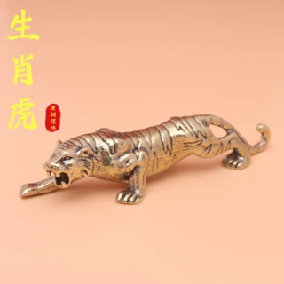 黄铜老虎小铜器桌面镇纸书桌摆件古铜茶宠实心黄铜老虎小摆件批发