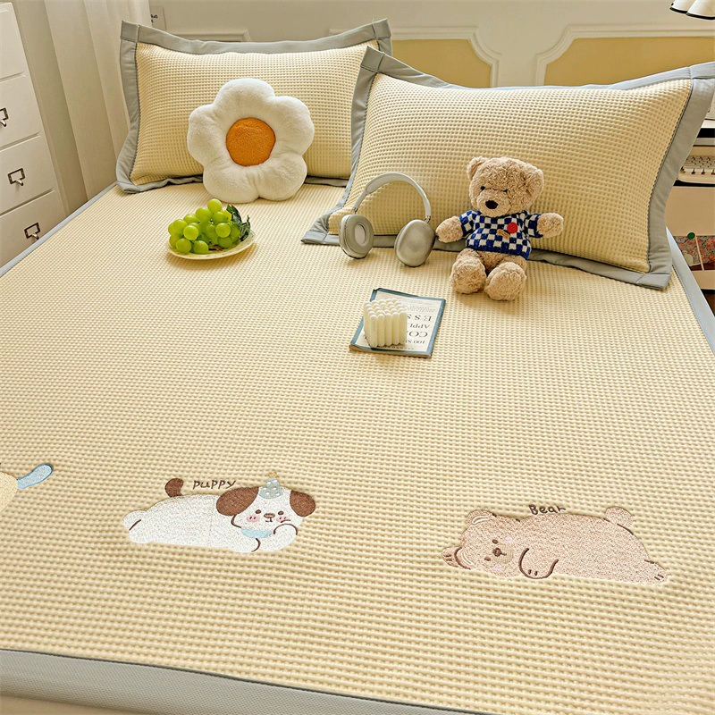 Silk cartoon mat, sheet for elementary school students, with embroidery