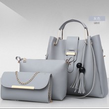 2022秋冬新款单肩斜跨女士套包时尚手提水桶包流苏包子母包三件套