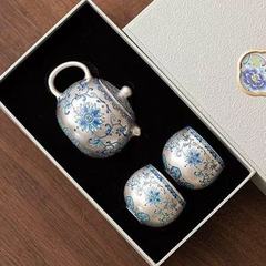 銀青花茶器セットの新型高級ティーポットカップは目上の人に陶磁器旅行の工夫茶器を送ります。