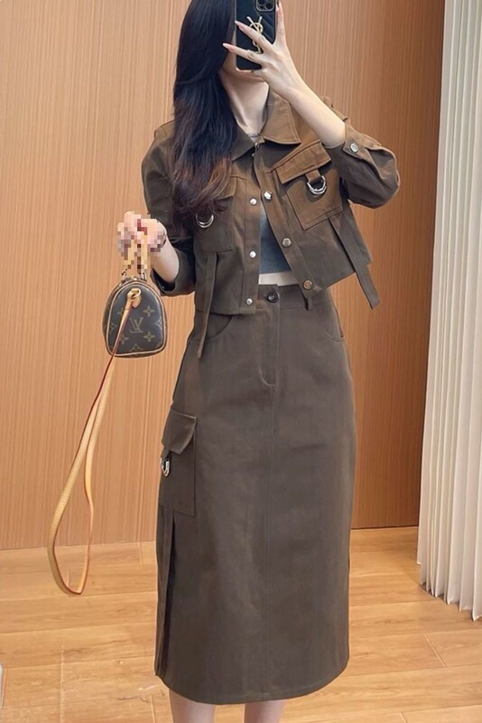 Chocolate-Colored Workwear Suit for Women, 2025 Autumn New Women's Clothing, Early Autumn Short Jacket + Skirt Two-Piece Set Chocolate-Colored Workwear Suit for Women, 2025 Autumn New Women's Clothing, Early Autumn Short Jacket + Skirt Two-Piece Set