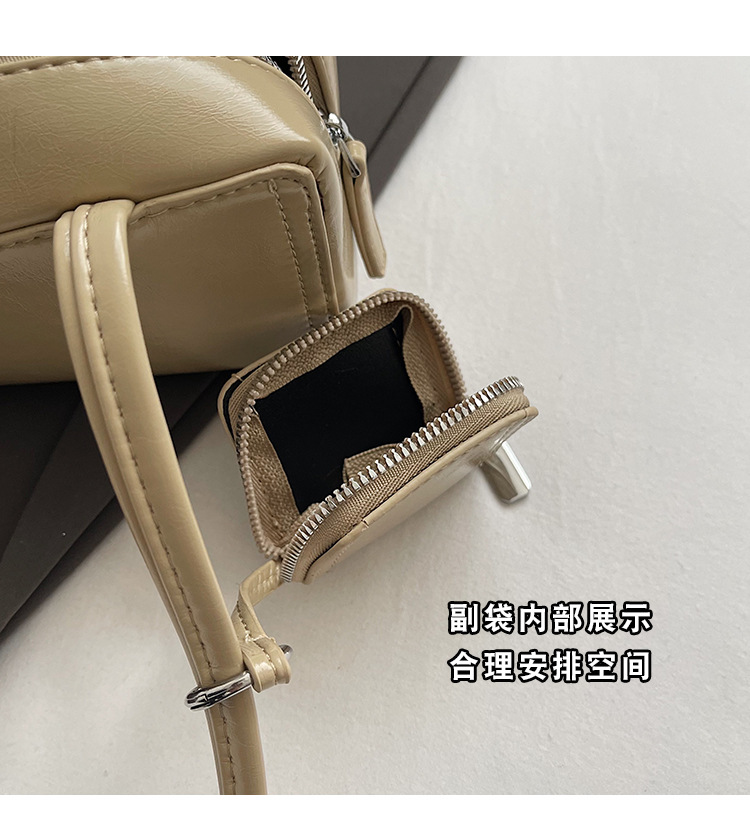 The 2024 new women's single-shoulder underarm bag is a simple and elegant commuting bag with a Korean-style niche design sense. It's a small square bag undefined