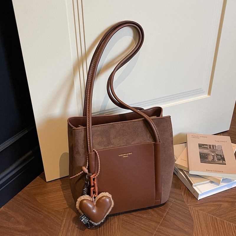 复古大容量水桶包女2025新款百搭通勤单肩手提包韩版潮时尚托特包