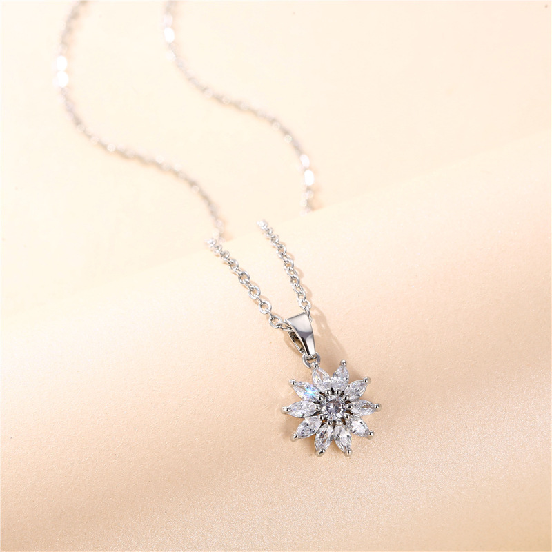 Snowflake Inlaid Zircon Copper Pendant Stainless Steel Chain Necklace Wholesale Nihaojewelry display picture 3