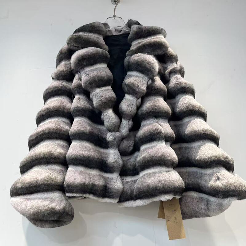 Chinchilla color gradient fur coat for women, horizontal stripe splicing, high-end gray-black short fur coat, winter 2026