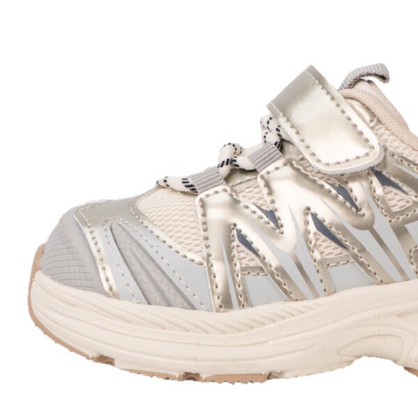 Breathable sneakers for leisure