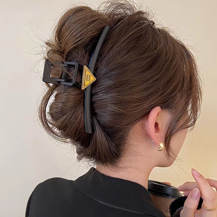女性用のシンプルでエレガントなグリッパー、高級シャーククリップ、ヘアクリップ、大きなクリップ、高級ヘアピン、ヘアアクセサリー|undefined