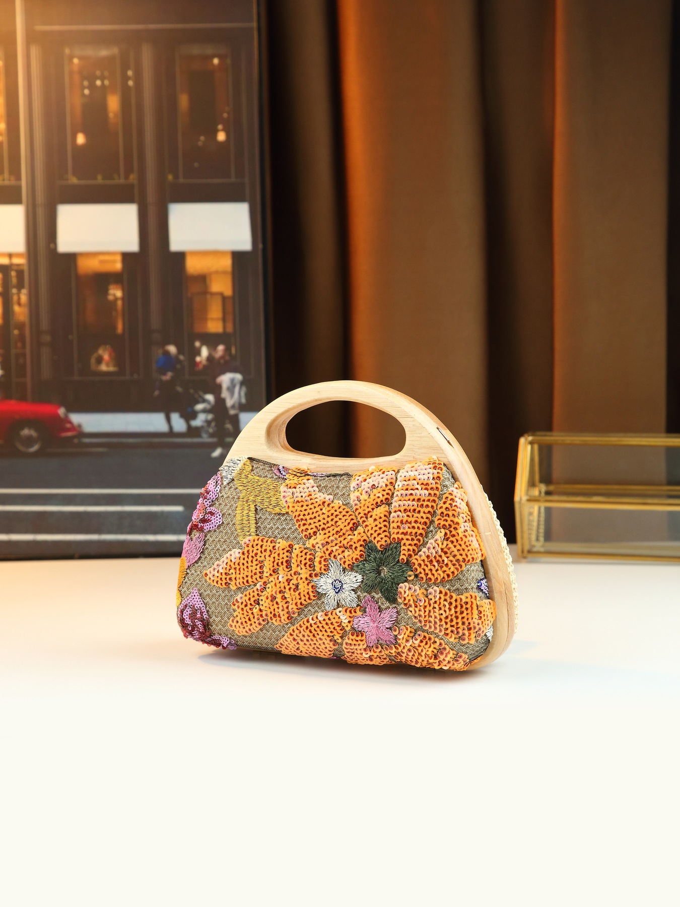 Elegant damväska i linne med paljetter och broderier_voghion.com